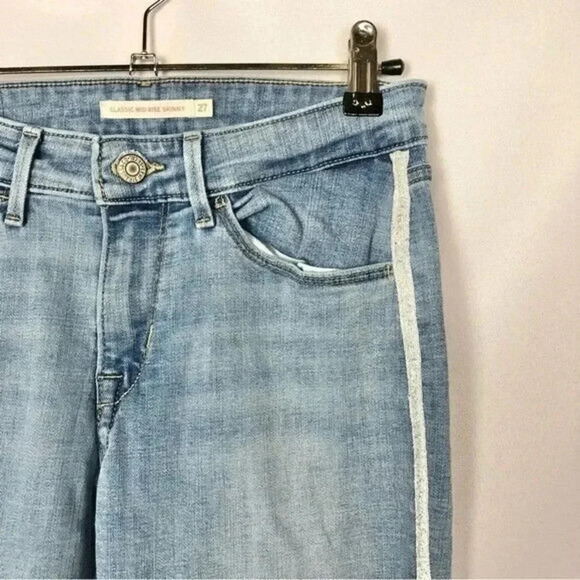Levi's Light Wash Classic Mid Rise Skinny Jeans 27 - Picture 3 of 3